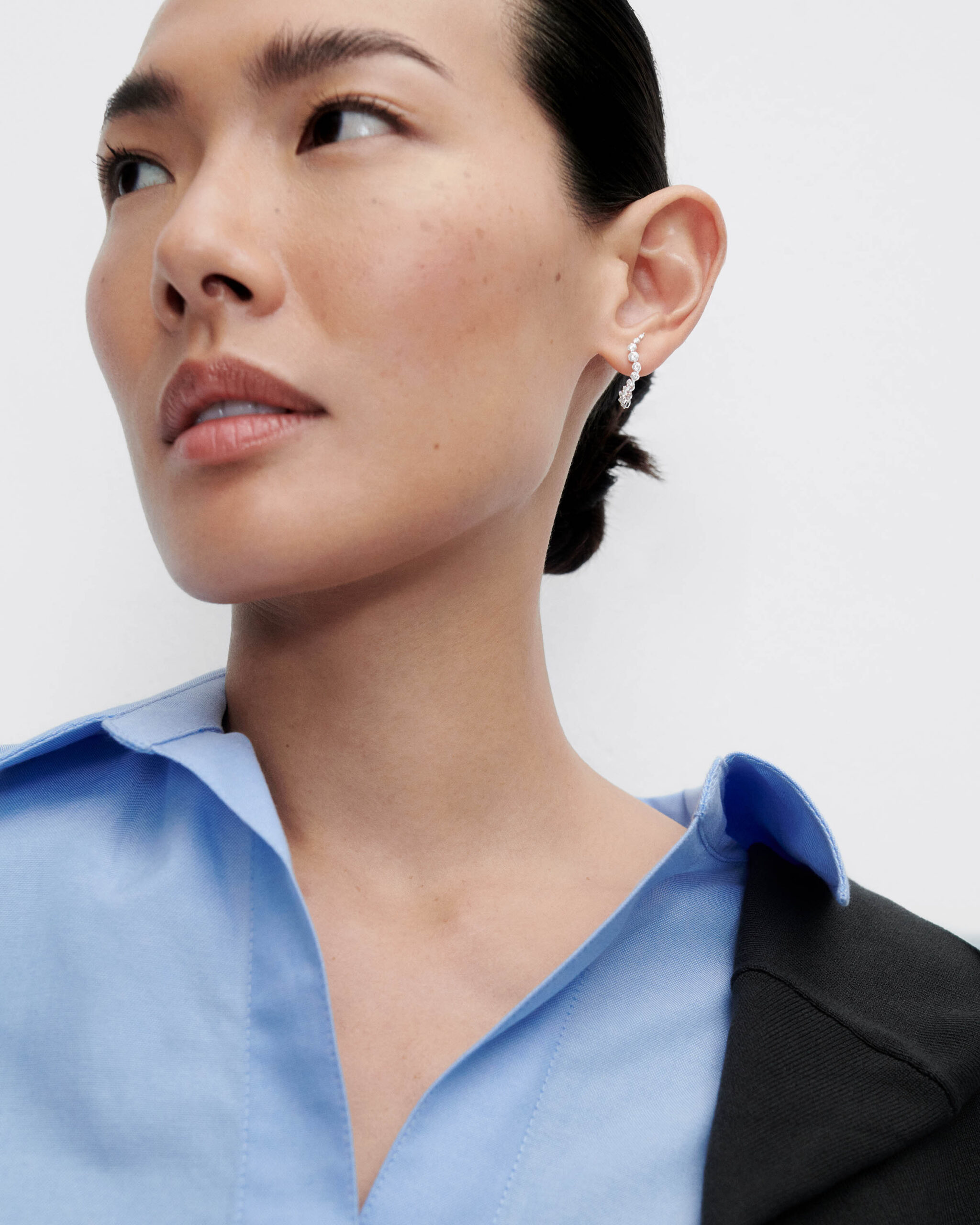 Diamonds and white gold Mini Venus hoops