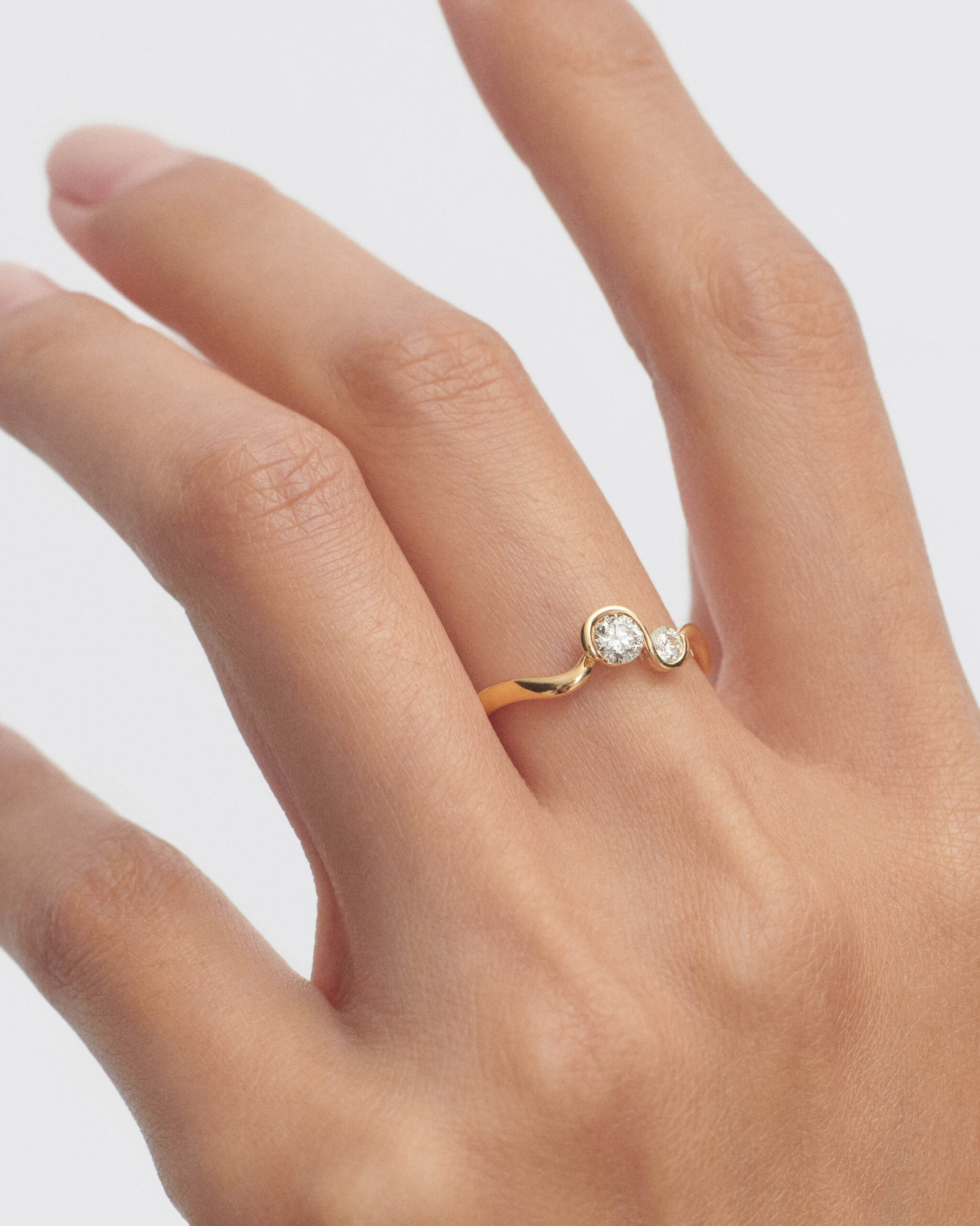 Diamonds and gold Dafne ring