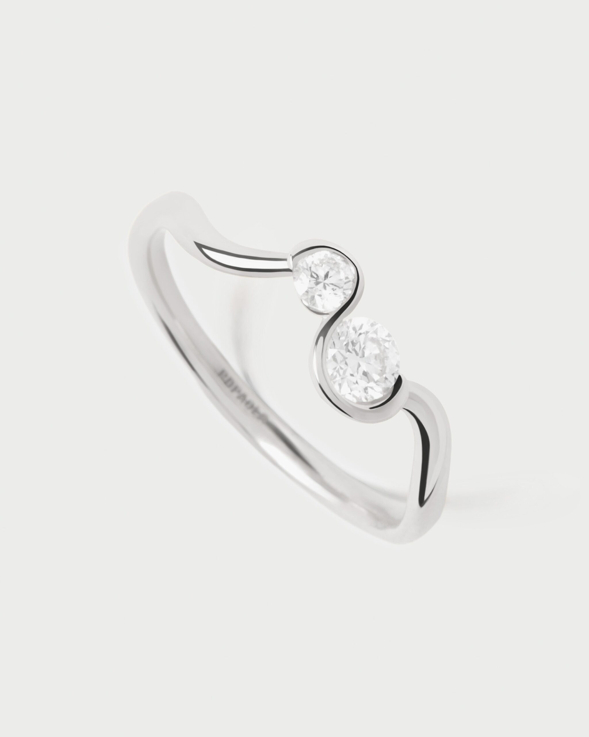 Diamonds and white gold Dafne ring