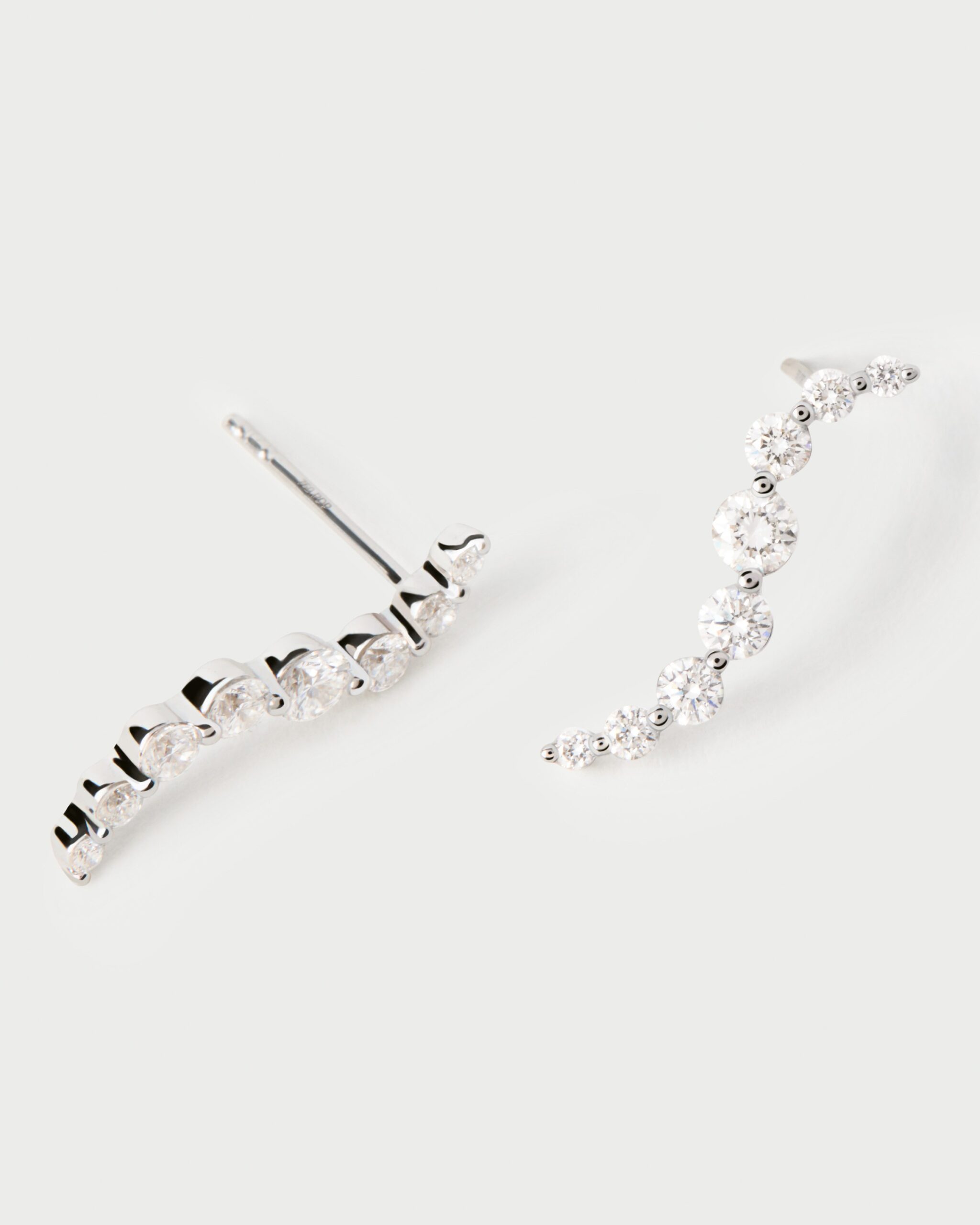 Diamonds and white gold Venus stud earrings