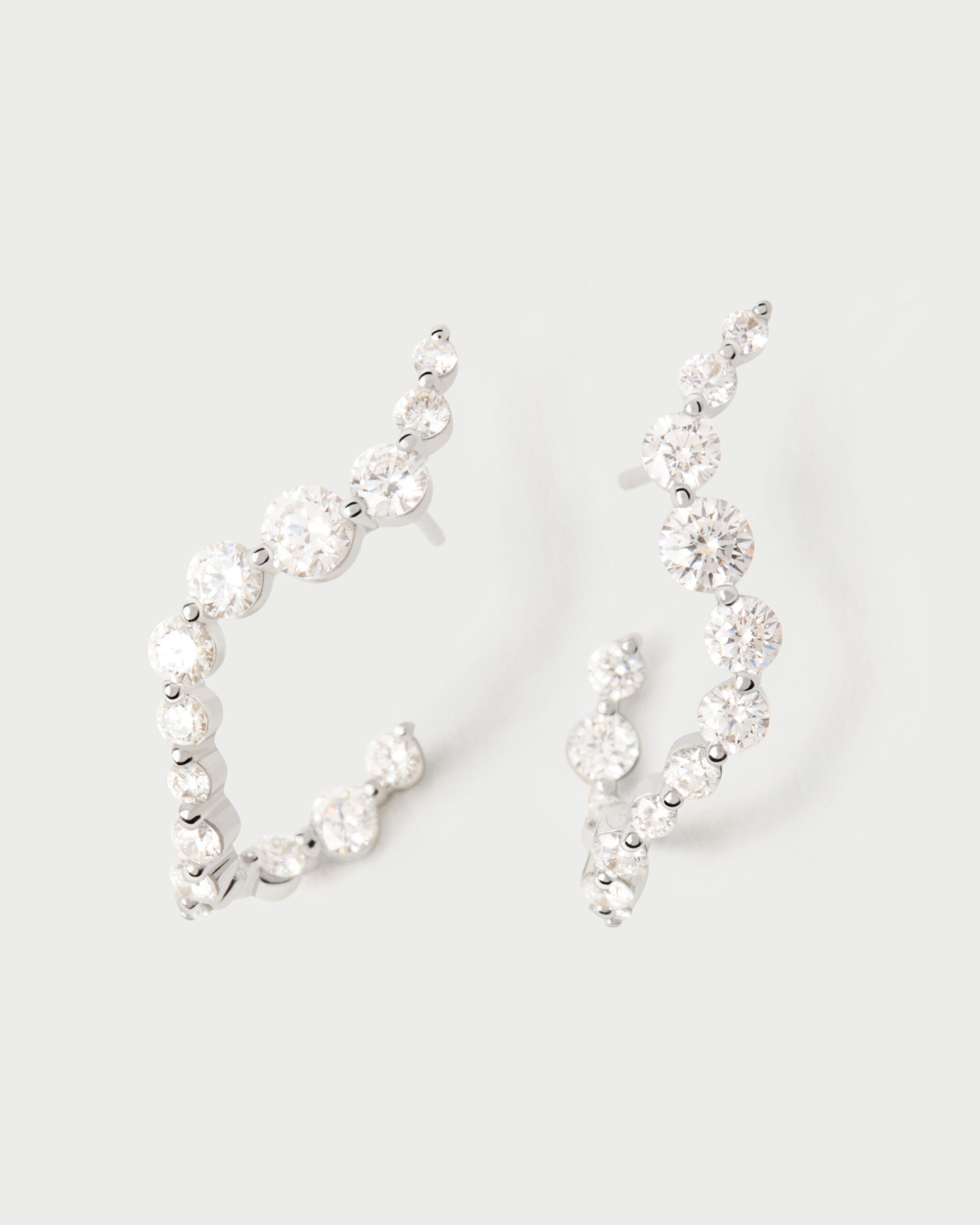 Diamonds and white gold Mini Venus hoops