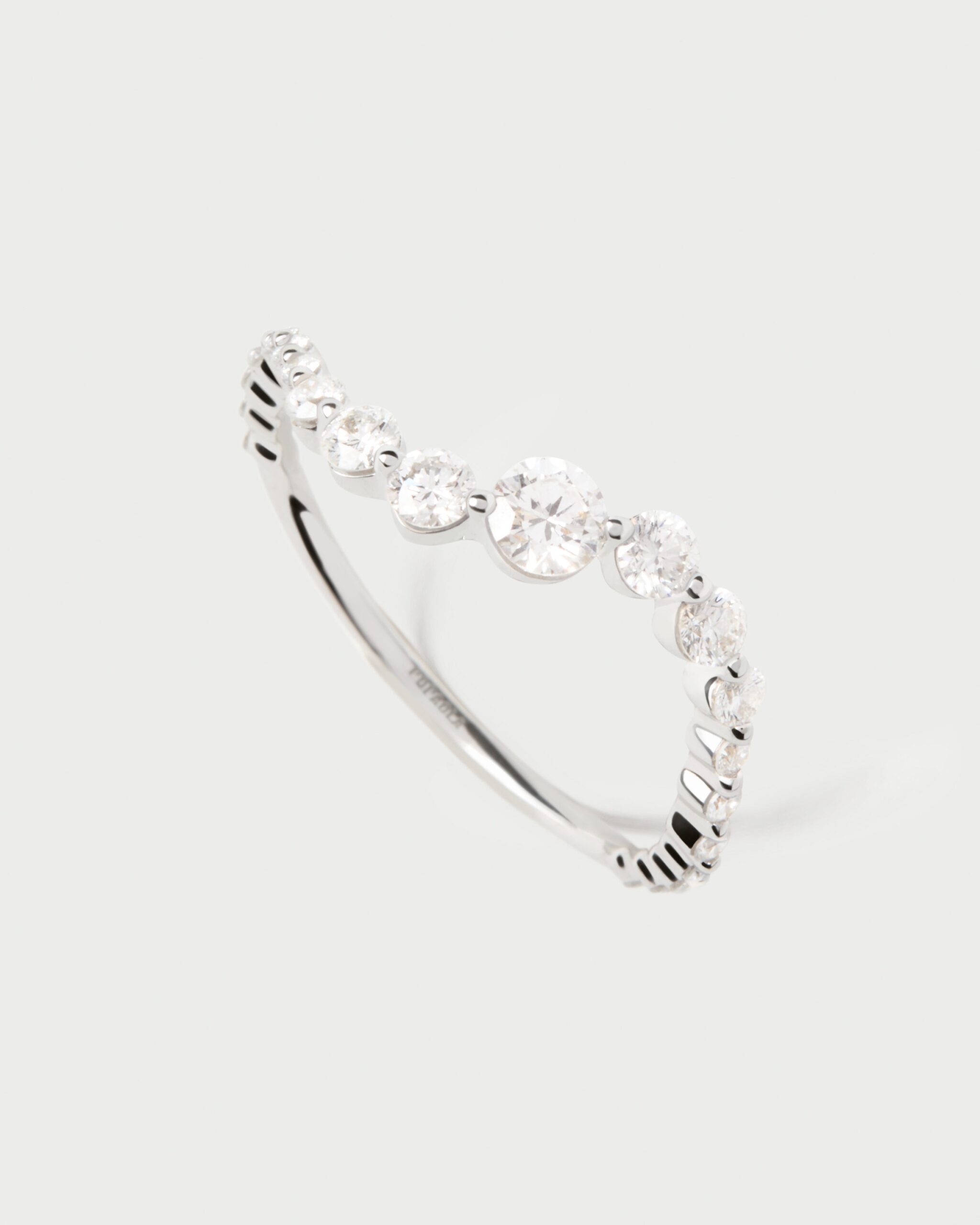Diamonds and white gold Venus ring